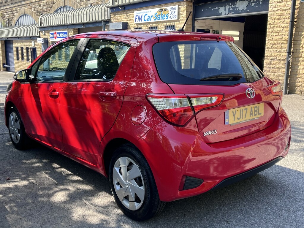 Toyota Yaris 1.0 Vvt-i Active Red #3