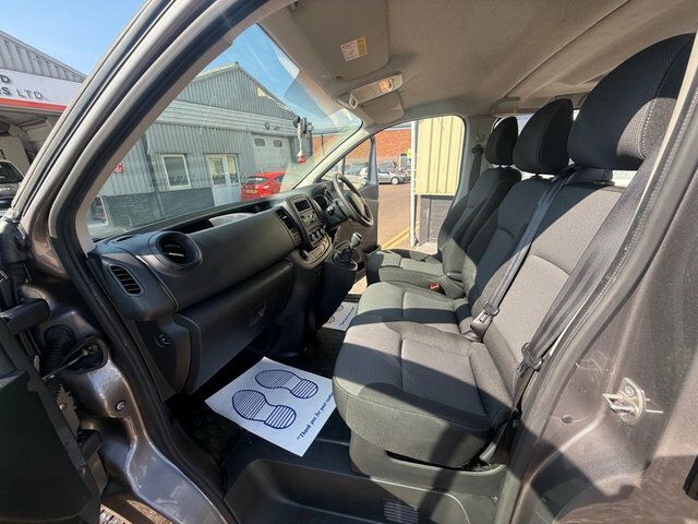 Renault Trafic 2.0 Dci Energy 28 Business Swb Standard Roof Euro White #22