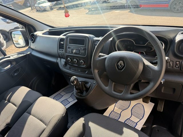Renault Trafic 2.0 Dci Energy 28 Business Swb Standard Roof Euro White #17