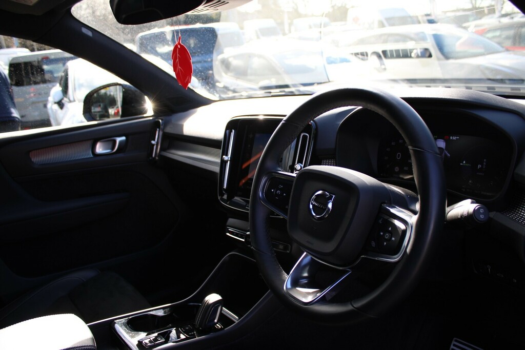 Volvo XC40 1.5 T4 Recharge Phev R Design Black #6