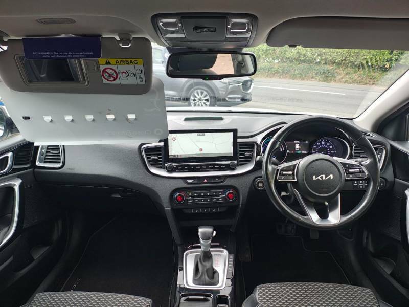 Kia Xceed Phev White #5