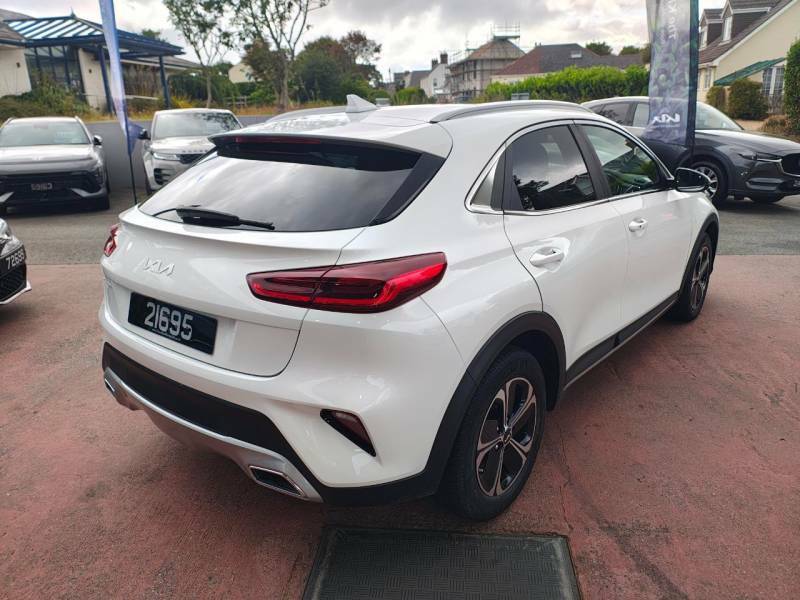 Kia Xceed Phev White #4
