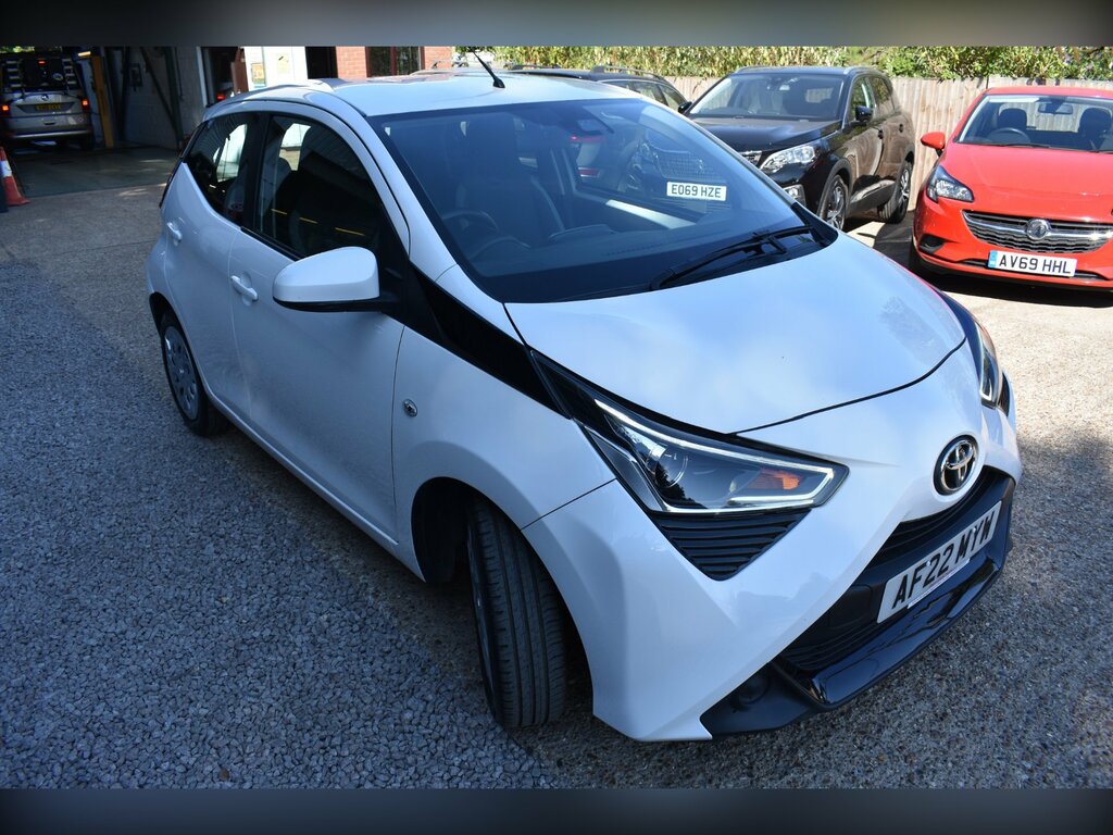 Toyota Aygo 1.0 Vvt-i X-play Hatchback Euro AF22MYW White #3