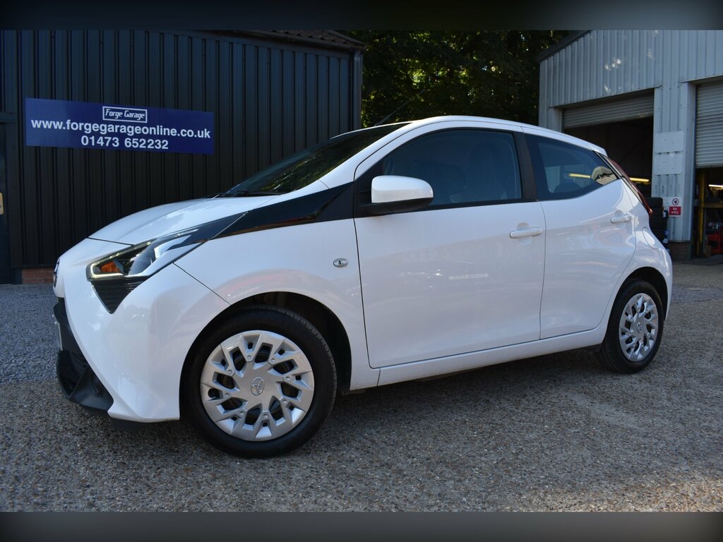 Toyota Aygo 1.0 Vvt-i X-play Hatchback Euro AF22MYW White