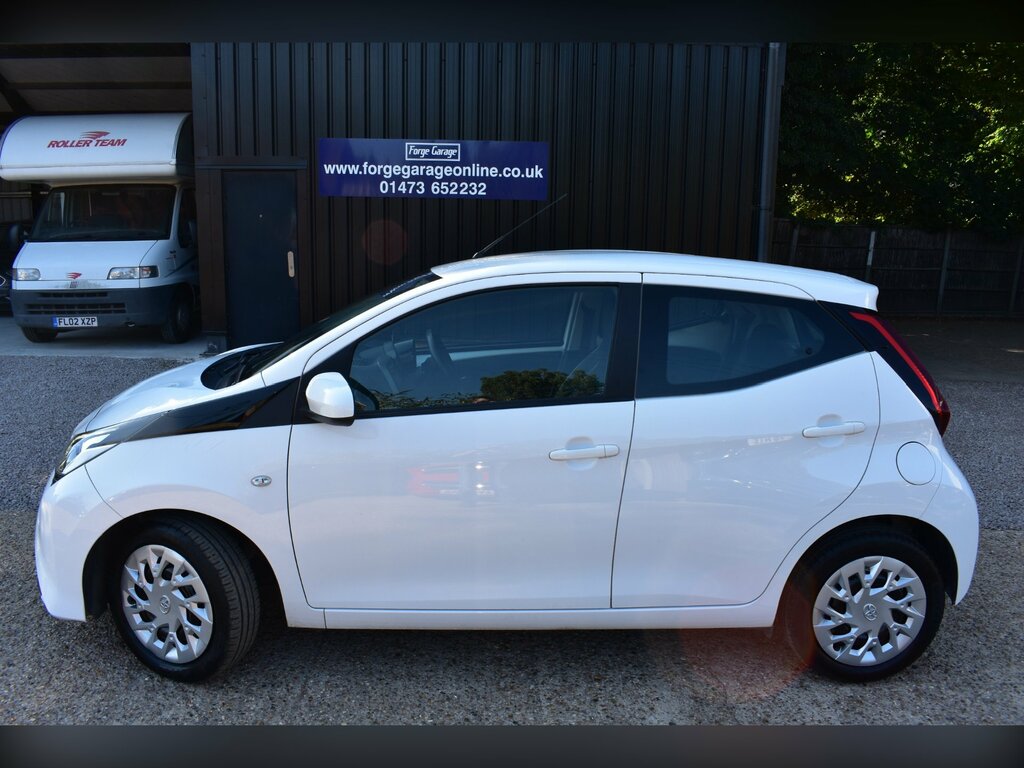 Toyota Aygo 1.0 Vvt-i X-play Hatchback Euro AF22MYW White #6