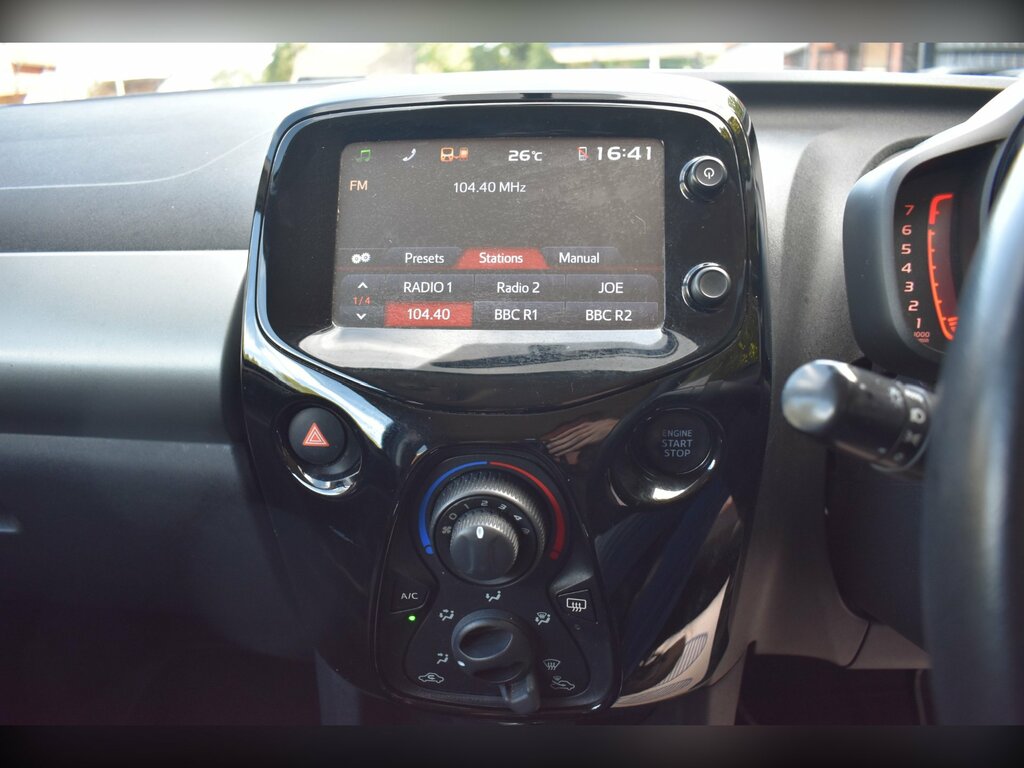 Peugeot 108 1.2 Puretech Allure Euro 6 Black #18
