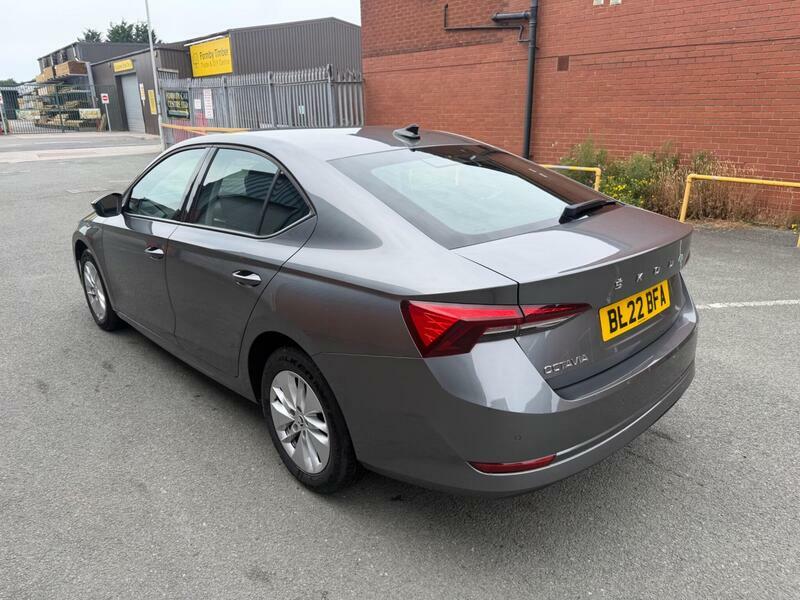 Skoda Octavia 2.0-Tdi-se-euro-6-ss-5dr BL22BFA Grey #5