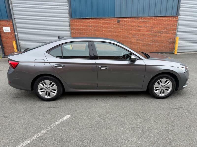 Skoda Octavia 2.0-Tdi-se-euro-6-ss-5dr BL22BFA Grey #2