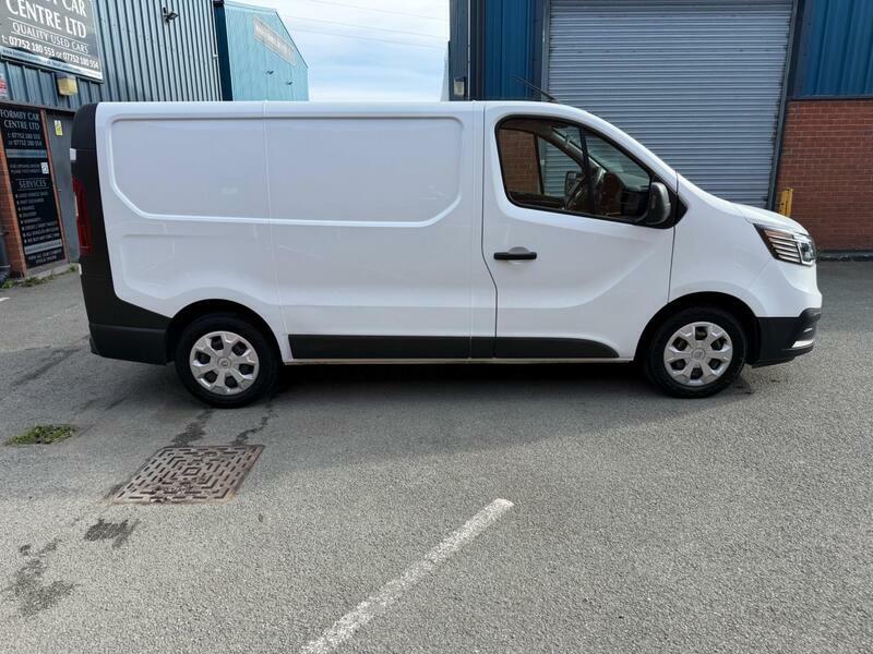 Renault Trafic 2.0-Dci-blue-sl28-business-l1-h1-euro-6-ss-5dr  #2