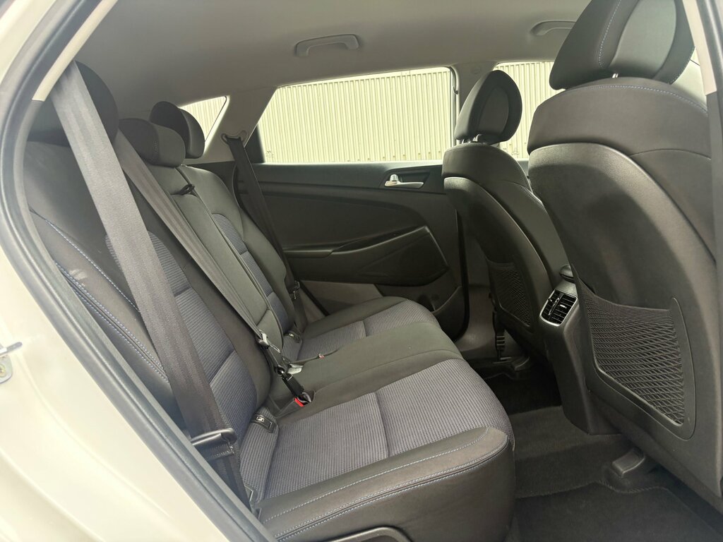 Hyundai Tucson 1.7 Crdi Blue Drive Se Nav Suv E AGZ8501 White #5
