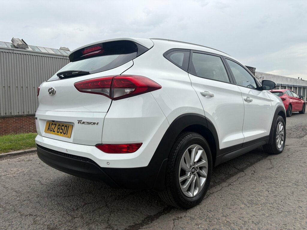 Hyundai Tucson 1.7 Crdi Blue Drive Se Nav Suv E AGZ8501 White #3