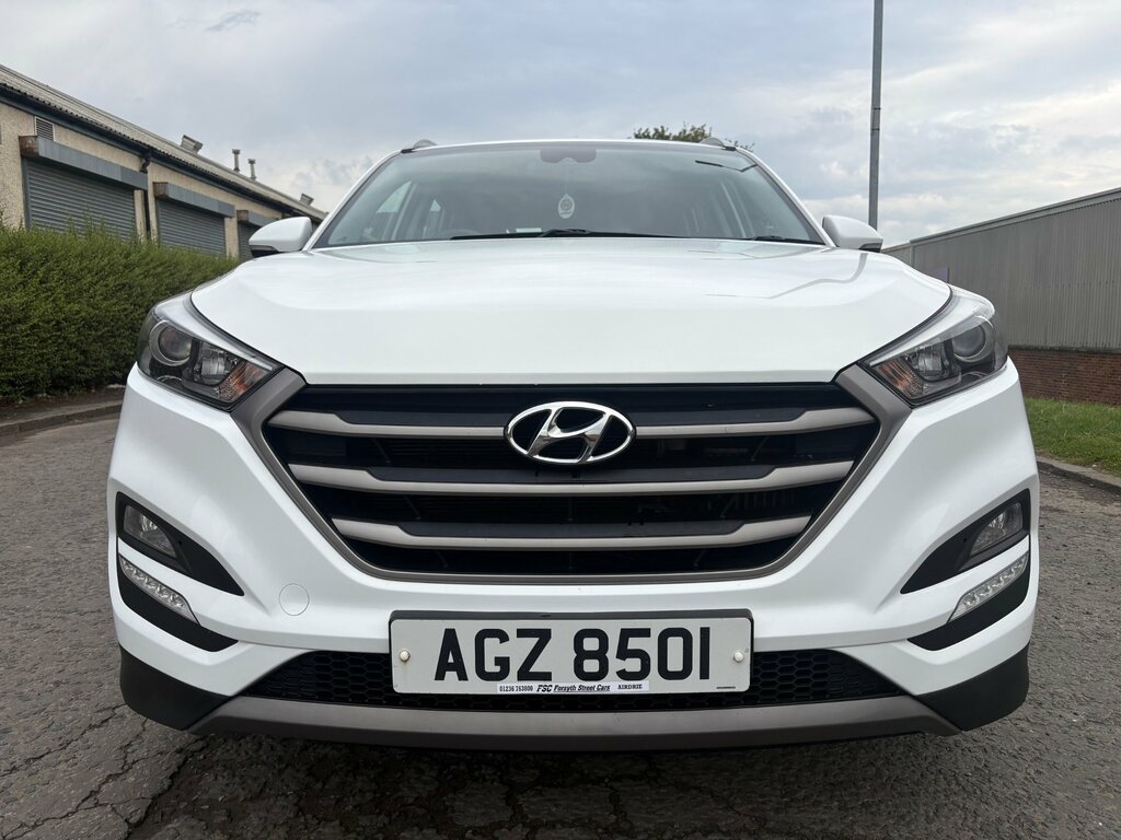 Hyundai Tucson 1.7 Crdi Blue Drive Se Nav Suv E AGZ8501 White #2