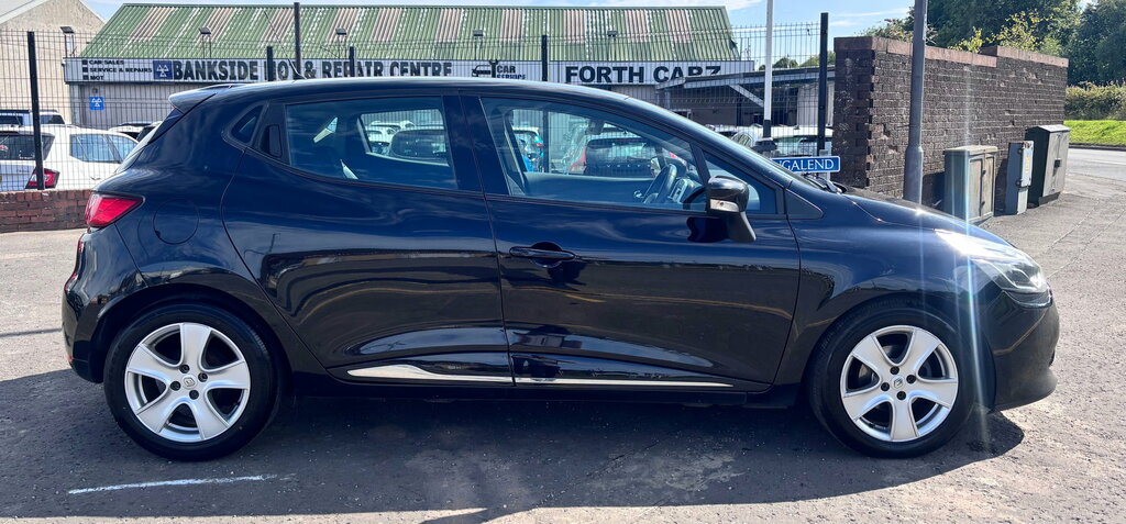 Renault Clio 0.9 Tce Dynamique Nav Hatchback SD66XTH Black #2