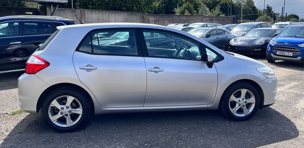 Toyota Auris 1.33 Dual Vvt-i Tr Hatchback Eur Silver #2