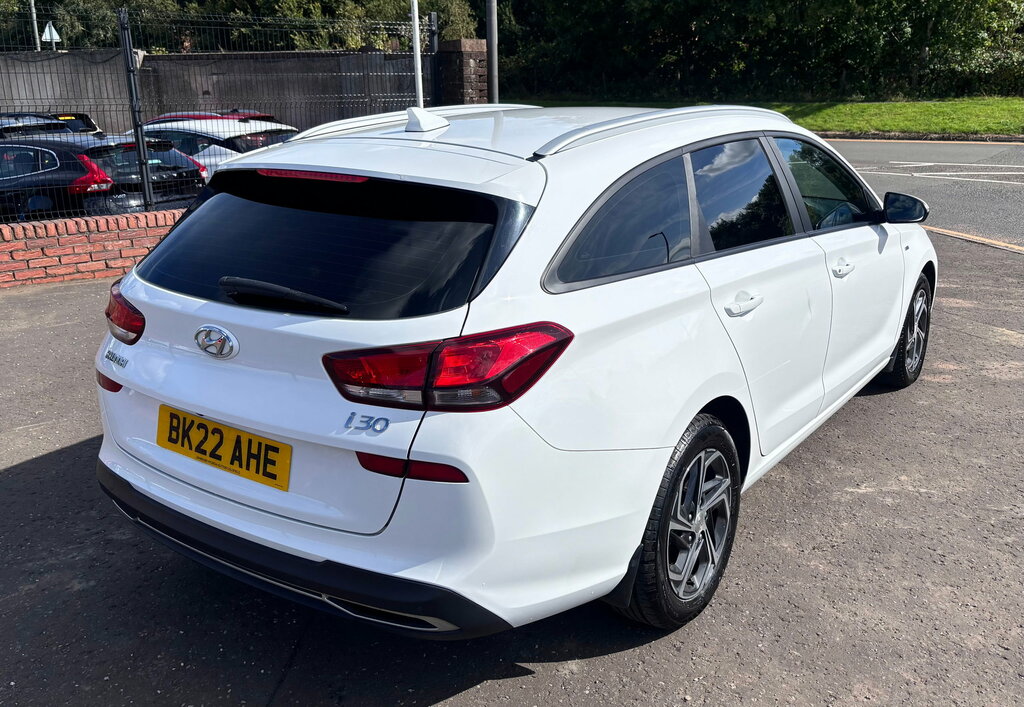 Hyundai I30 1.6 Crdi Mhev Se Connect Tourer Hybrid White #2