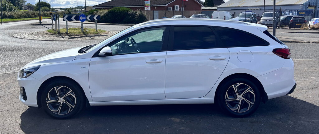 Hyundai I30 1.6 Crdi Mhev Se Connect Tourer Hybrid White #4