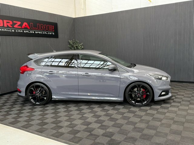 Ford Focus 2015 2.0T Ecoboost St-3 Hatchback Manua Grey #3
