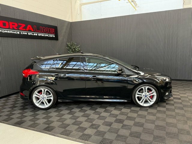 Ford Focus 2015 2.0T Ecoboost St-3 Hatchback Manua Black #4
