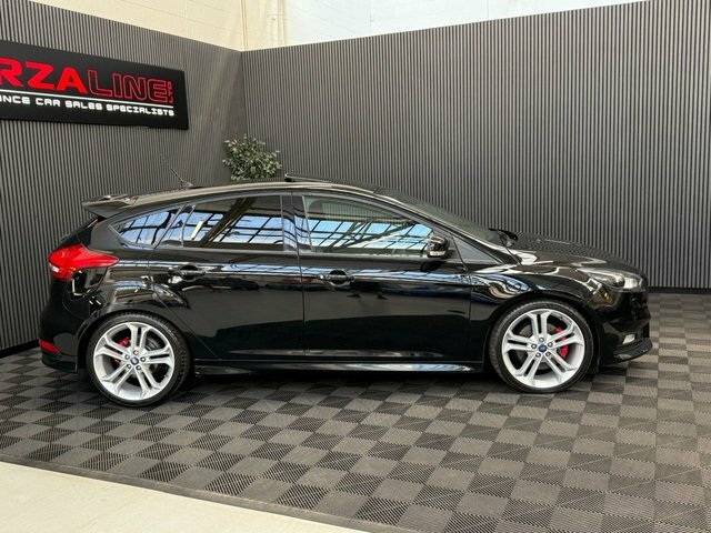 Ford Focus 2015 2.0T Ecoboost St-3 Hatchback Manua Black #3