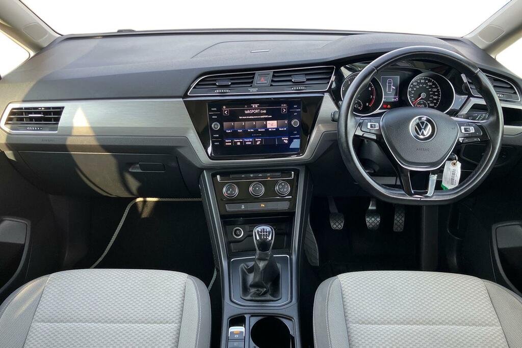 Volkswagen Touran 1.5 Tsi Evo Se Family White #3