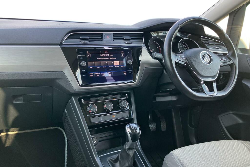 Volkswagen Touran 1.5 Tsi Evo Se Family White #4