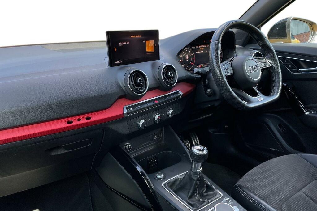 Audi Q2 35 Tfsi Black Edition LE19ZWL Yellow #4