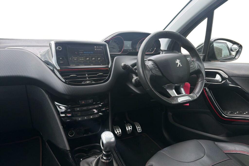 Peugeot 2008 1.6 Bluehdi 120 Gt Line Black #4
