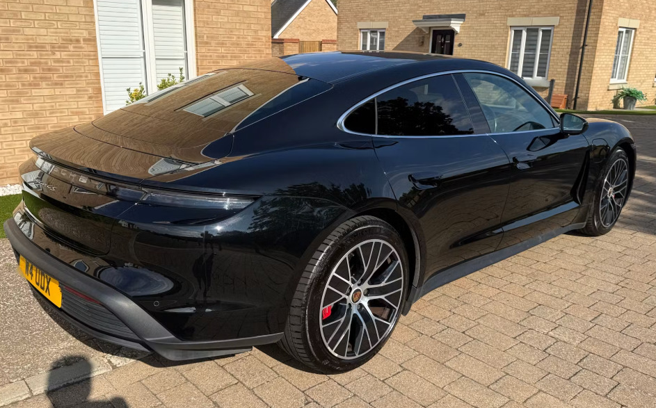 Porsche Taycan 390Kw 4S 79Kwh Black #2