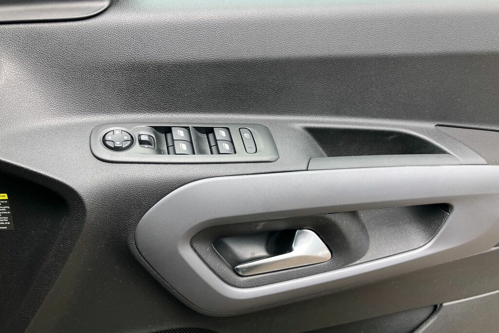 Vauxhall Combo-e Life 52Kwh Design XL Mpv 7.4Kw Charg  #18