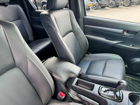 Toyota HILUX Invincible X Dcab Pick Up 2.8 D-4d Brown #20