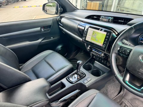 Toyota HILUX Invincible X Dcab Pick Up 2.8 D-4d Brown #21