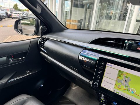 Toyota HILUX Invincible X Dcab Pick Up 2.8 D-4d Brown #27