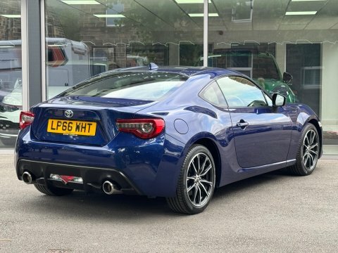 Toyota GT86 2.0 Boxer D-4s Coupe 200 Ps White #9