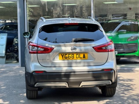 Nissan Qashqai 1.3 Dig-t Visia Hatchback Red #6