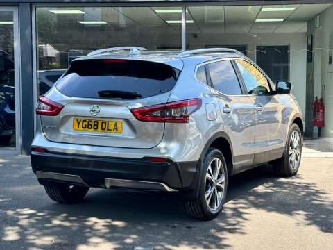 Nissan Qashqai 1.3 Dig-t Visia Hatchback Red #8