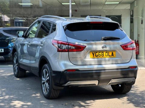 Nissan Qashqai 1.3 Dig-t Visia Hatchback Red #4