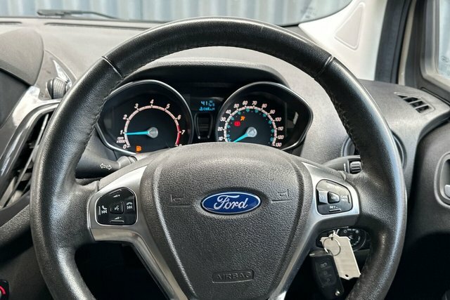Ford Tourneo Courier Tourneo Courier Zetec Black #13