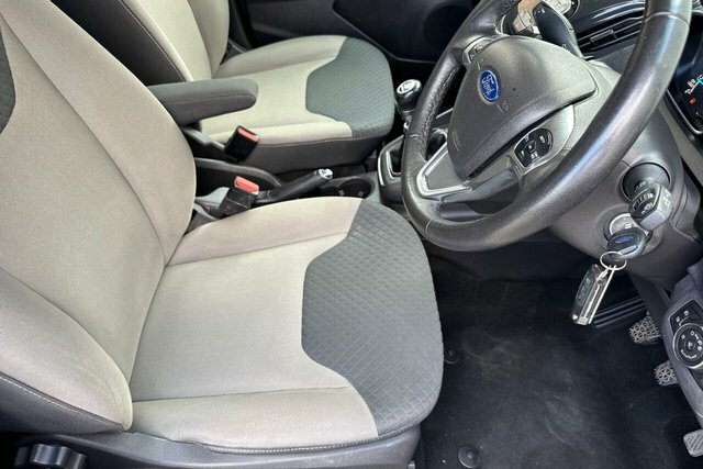 Ford Tourneo Courier Tourneo Courier Zetec Black #41