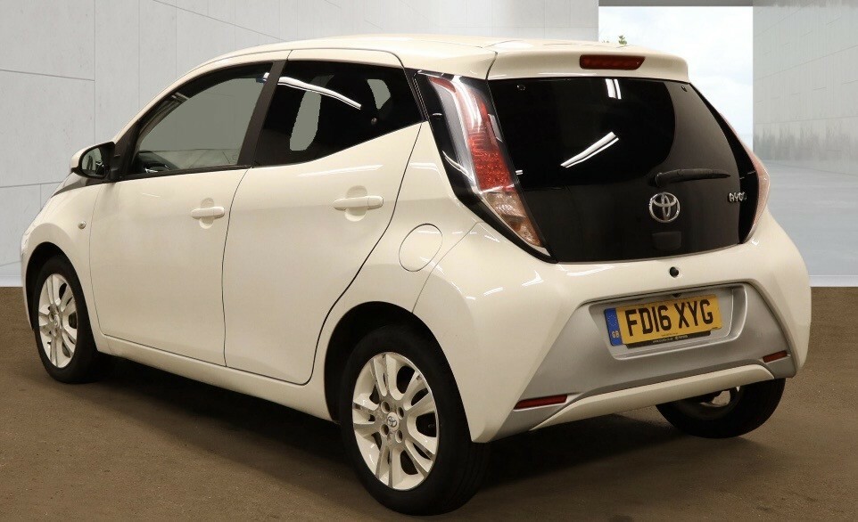 Toyota Aygo 1.0 Vvt-i X-pure Hatchback Euro White #3