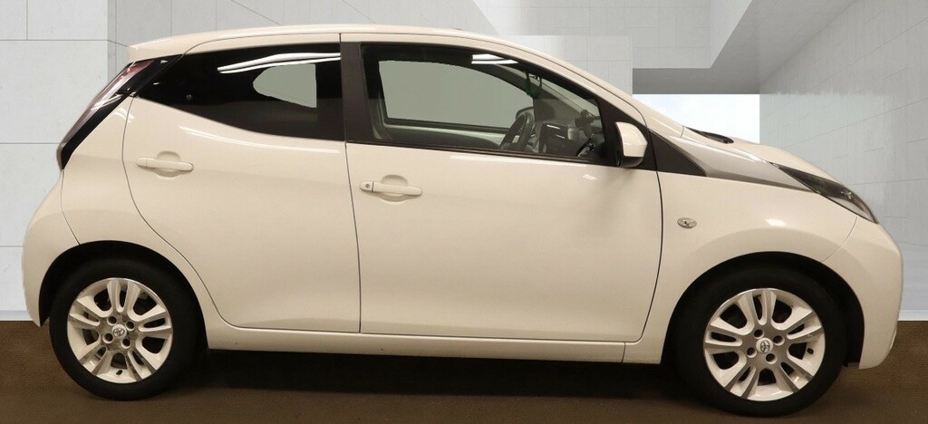 Toyota Aygo 1.0 Vvt-i X-pure Hatchback Euro White #4