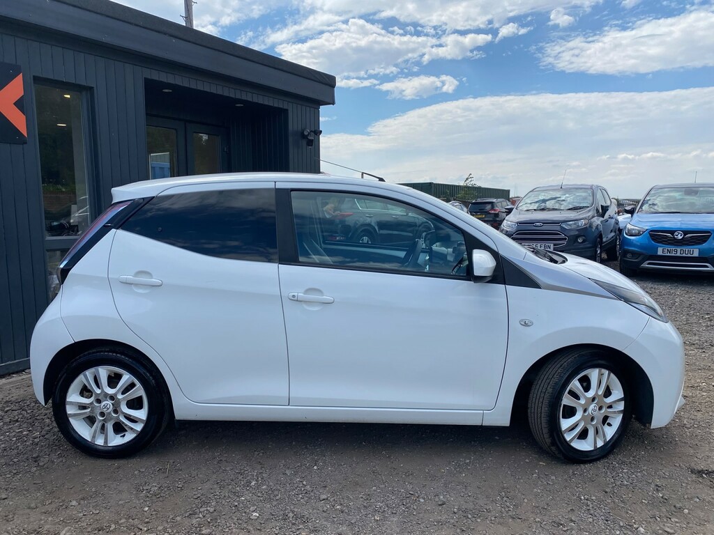 Toyota Aygo Hatchback 1.0 Vvt-i X-pure Hatchback Ma FD16XYG White #4