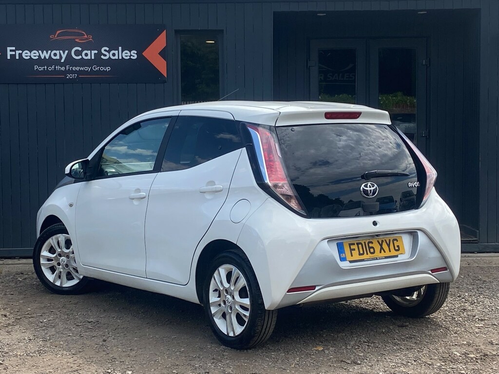 Toyota Aygo Hatchback 1.0 Vvt-i X-pure Hatchback Ma FD16XYG White #3
