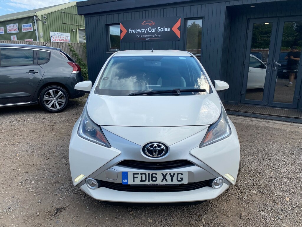 Toyota Aygo Hatchback 1.0 Vvt-i X-pure Hatchback Ma FD16XYG White #5