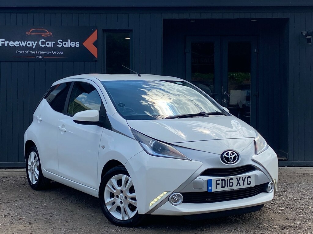 Toyota Aygo Hatchback 1.0 Vvt-i X-pure Hatchback Ma FD16XYG White