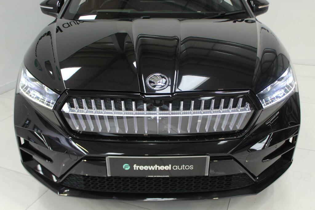 Skoda ENYAQ Vrs Black #5