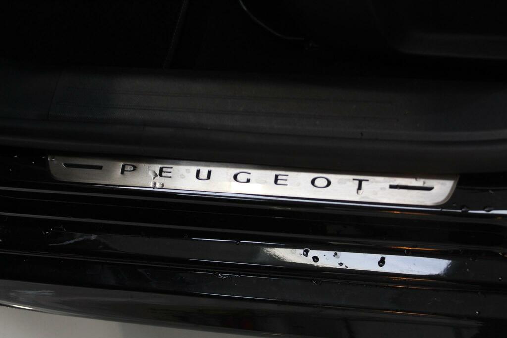 Peugeot e-208 50Kwh Gt Hatchback 136 Ps  #9