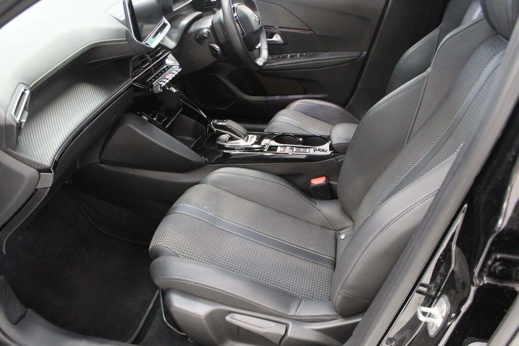 Peugeot e-208 50Kwh Gt Hatchback 136 Ps  #7