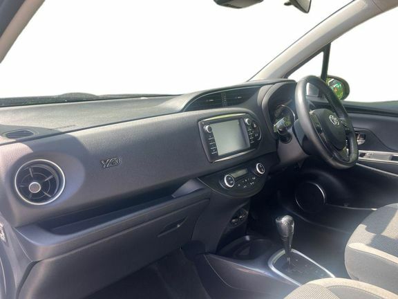 Toyota Yaris Y20 1.5 Hybrid White #5