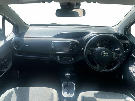 Toyota Yaris Y20 1.5 Hybrid White #6