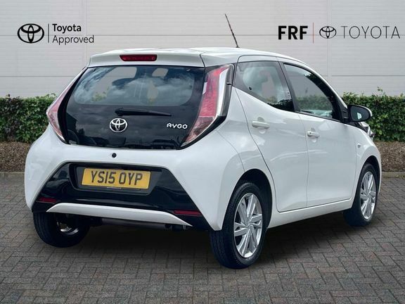 Toyota Aygo 1.0 Vvt-i X-pression X-wave Euro 5 Euro 5 White #2